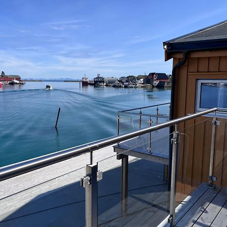 The Harbour House, Dorm And Twin, Selfservice Hostel Ballstad Bagian luar foto