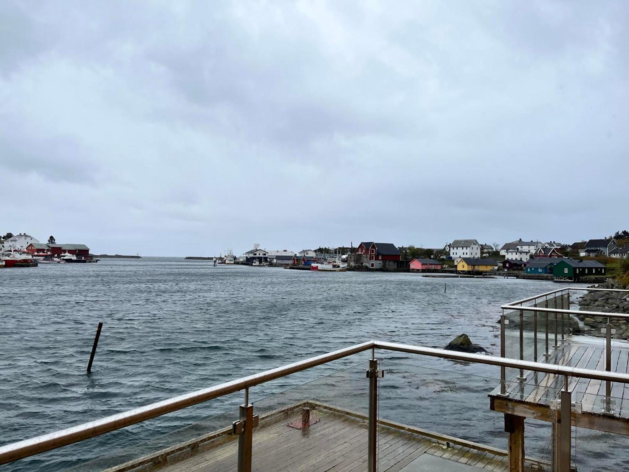 The Harbour House, Dorm And Twin, Selfservice Hostel Ballstad Bagian luar foto