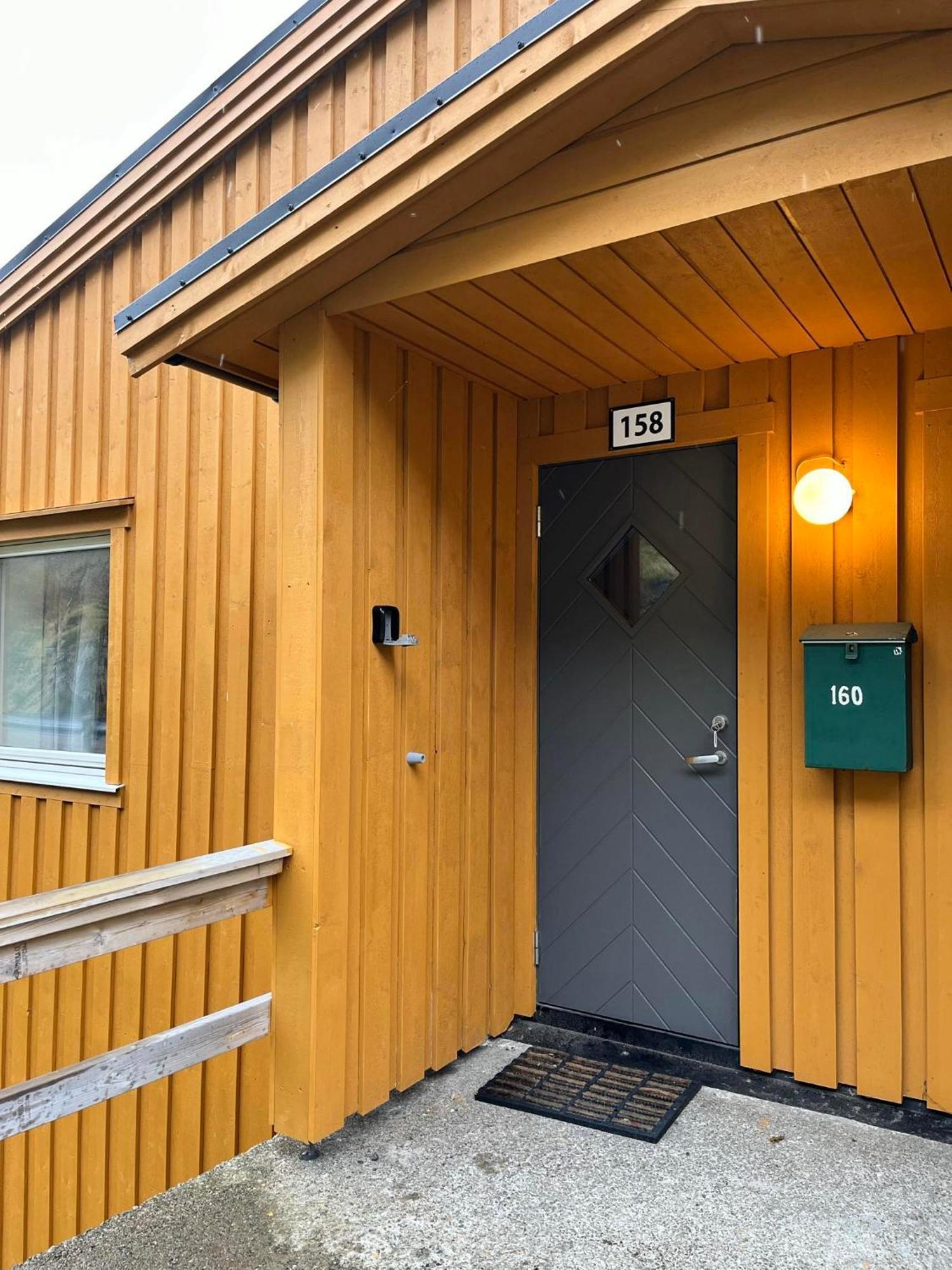 The Harbour House, Dorm And Twin, Selfservice Hostel Ballstad Bagian luar foto