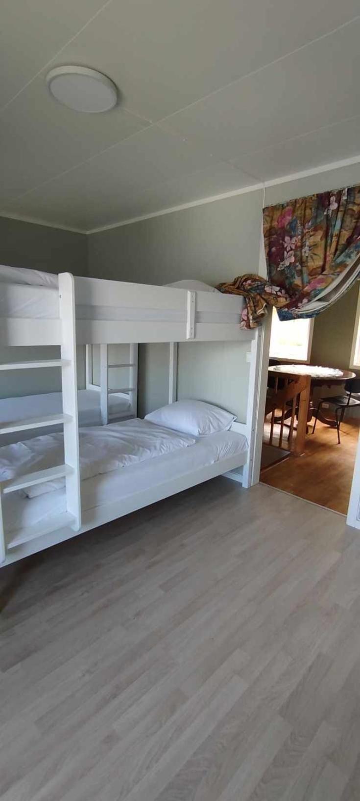 The Harbour House, Dorm And Twin, Selfservice Hostel Ballstad Bagian luar foto