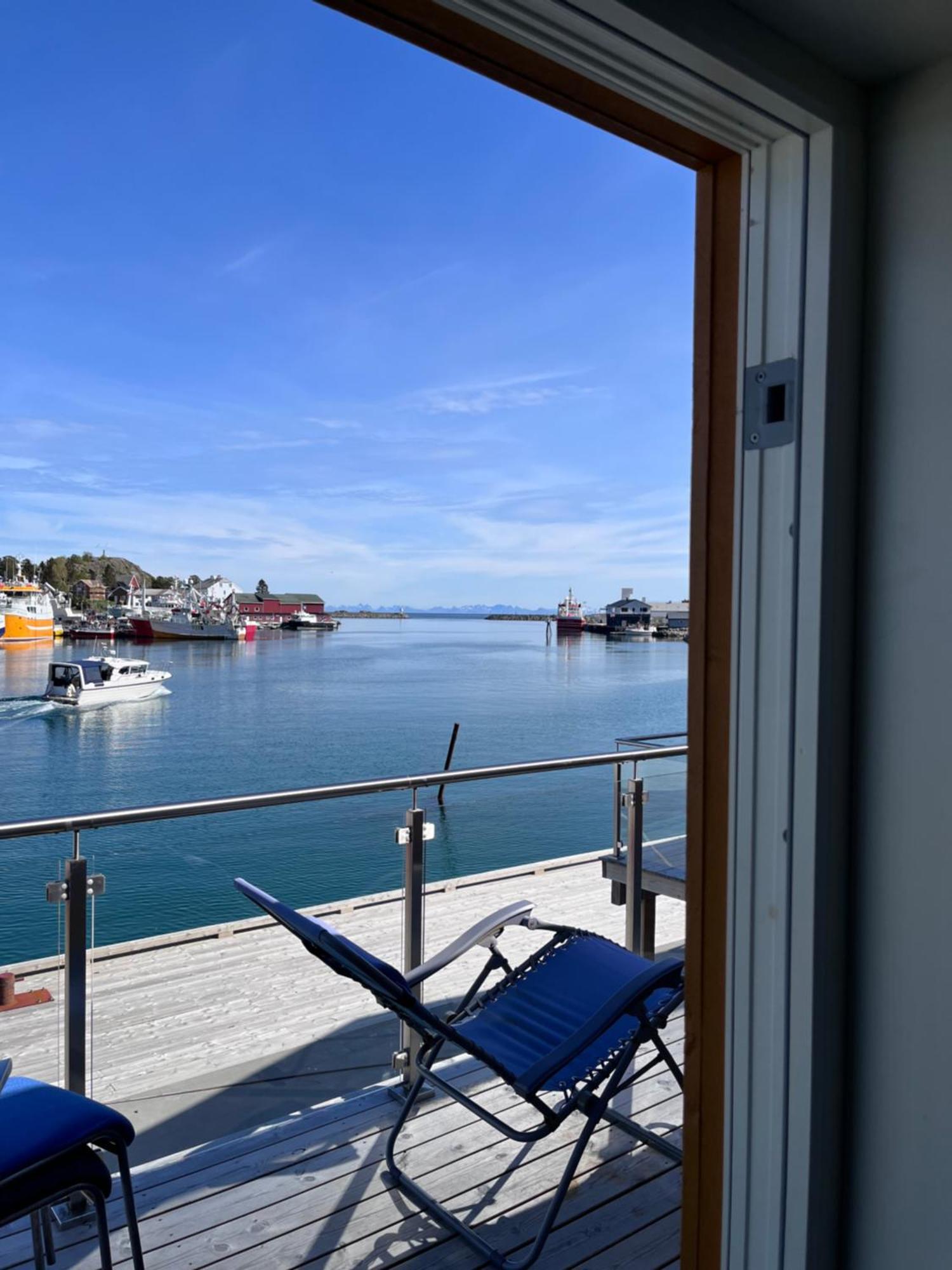 The Harbour House, Dorm And Twin, Selfservice Hostel Ballstad Bagian luar foto